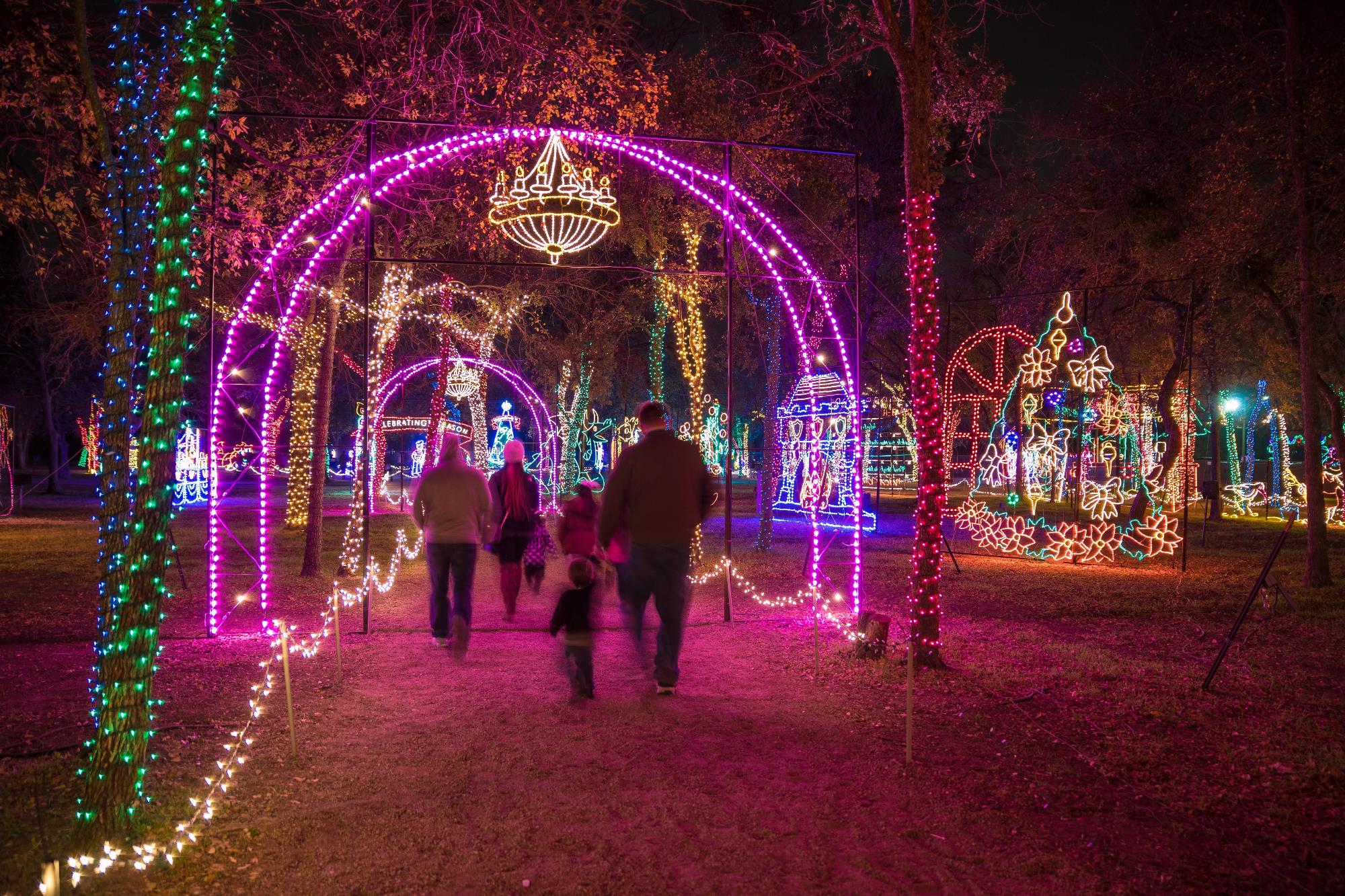 Prairie Lights Drive Through Holiday Light Park Visit Grand Prairie